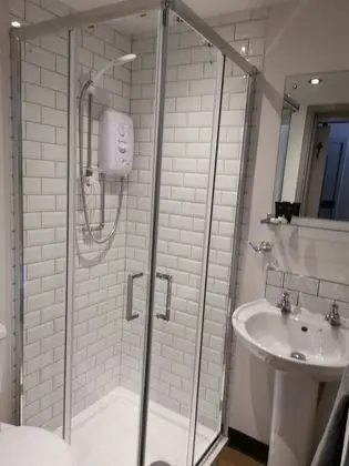 Tek Büyük Yataklı Oda, Banyolu/Duşlu (Priors Marston)