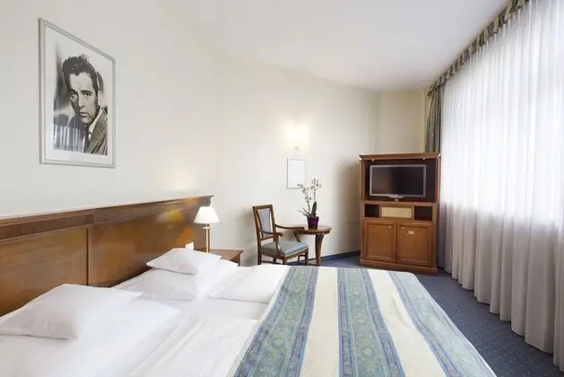 Comfort Tek Büyük veya İki Ayrı Yataklı Oda
