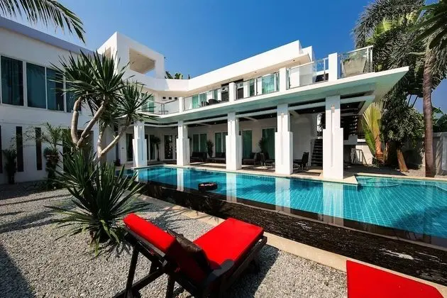 5-Bedroom Villa with Private Pool and Jacuzzi