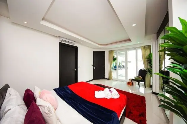 5-Bedroom Villa with Private Pool and Jacuzzi