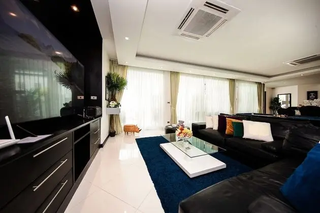 5-Bedroom Villa with Private Pool and Jacuzzi