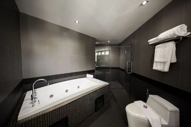 5-Bedroom Villa with Private Pool and Jacuzzi