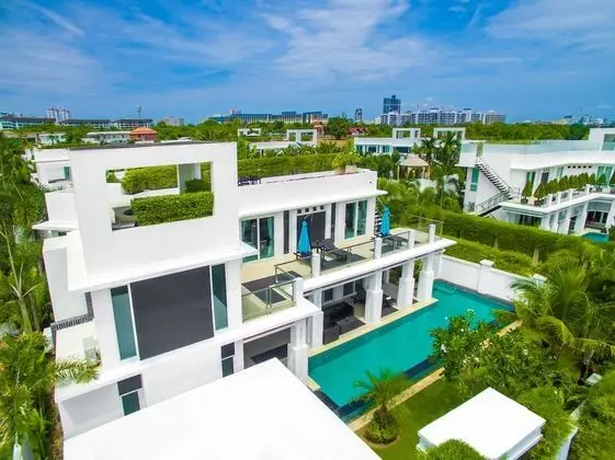 5-Bedroom Villa with Private Pool and Jacuzzi
