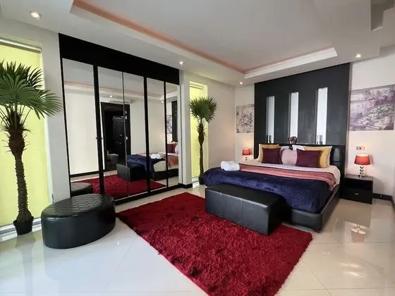 5-Bedroom Villa with Private Pool and Jacuzzi