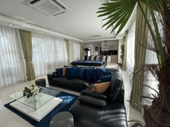 5-Bedroom Villa with Private Pool and Jacuzzi