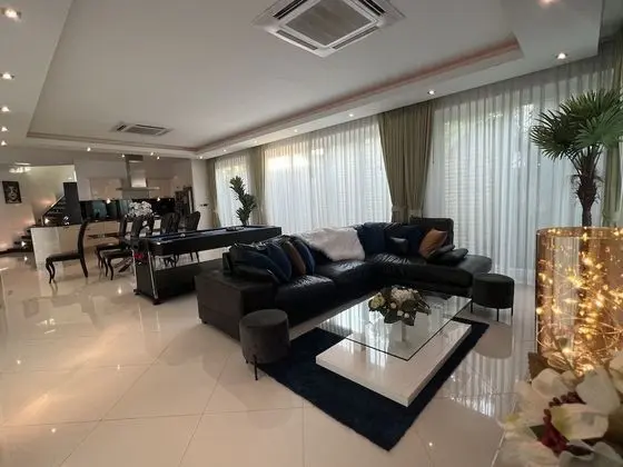 5-Bedroom Villa with Private Pool and Jacuzzi