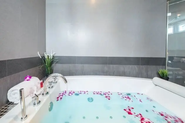 5-Bedroom Villa with Private Pool and Jacuzzi