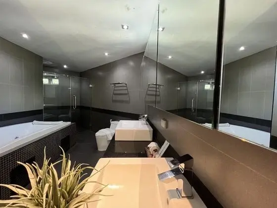 5-Bedroom Villa with Private Pool and Jacuzzi
