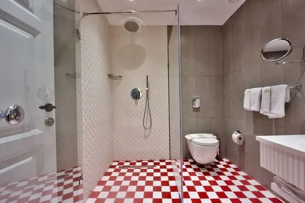 Comfort Tek Büyük veya İki Ayrı Yataklı Oda, Engellilere Uygun