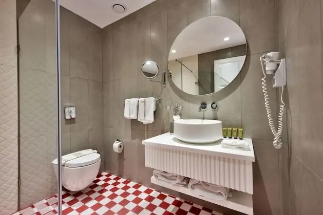 Comfort Tek Büyük veya İki Ayrı Yataklı Oda, Engellilere Uygun