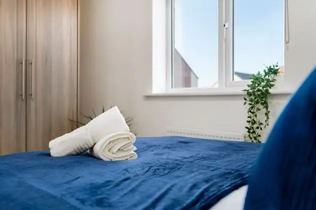 Ev, Özel Banyo (Modern New Build House)