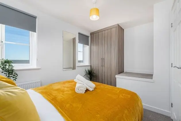 Ev, Özel Banyo (Modern New Build House)