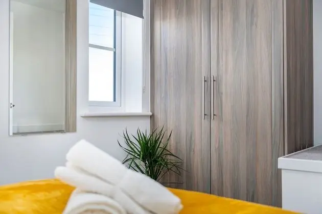 Ev, Özel Banyo (Modern New Build House)