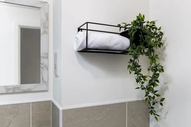 Ev, Özel Banyo (Modern New Build House)