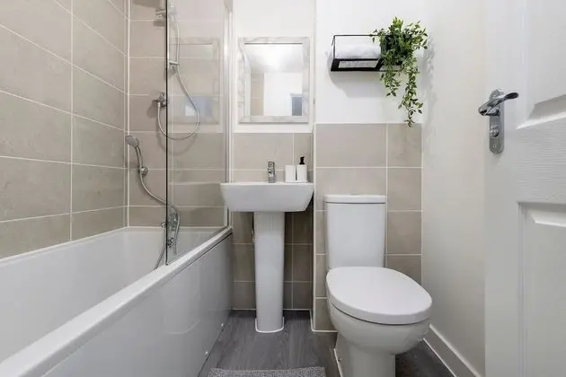 Ev, Özel Banyo (Modern New Build House)