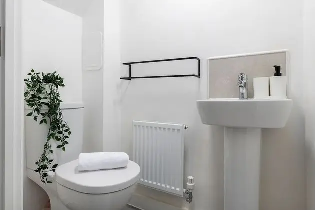 Ev, Özel Banyo (Modern New Build House)