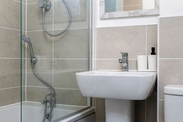 Ev, Özel Banyo (Modern New Build House)
