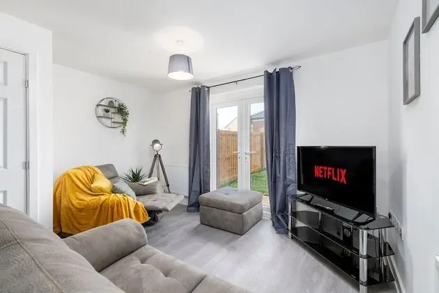 Ev, Özel Banyo (Modern New Build House)