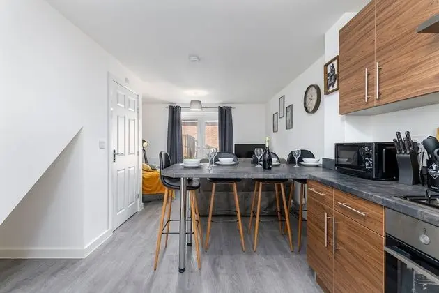 Ev, Özel Banyo (Modern New Build House)