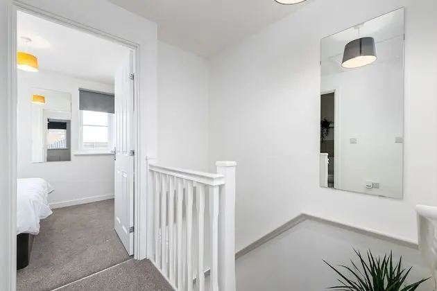 Ev, Özel Banyo (Modern New Build House)