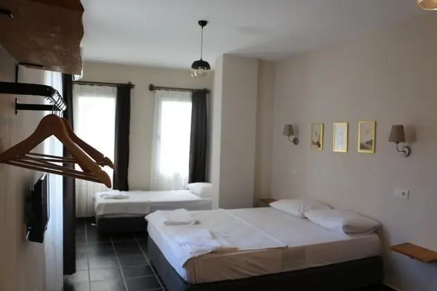 Triple, Bahçe Manzaralı, Balkonlu