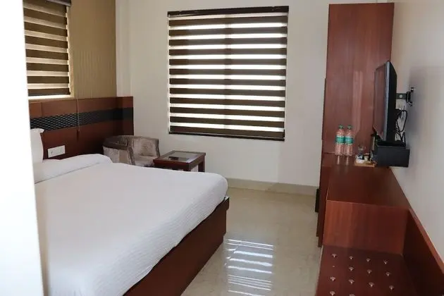 Deluxe Double Room, 1 King Bed (City View and Mountain View)