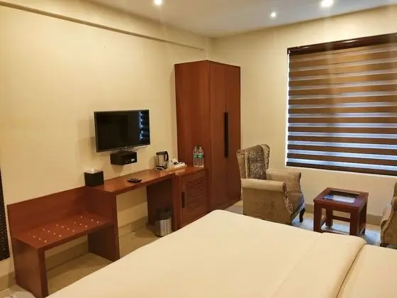 Deluxe Double Room, 1 King Bed (City View and Mountain View)