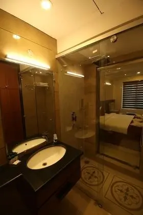 Deluxe Double Room, 1 King Bed (City View and Mountain View)