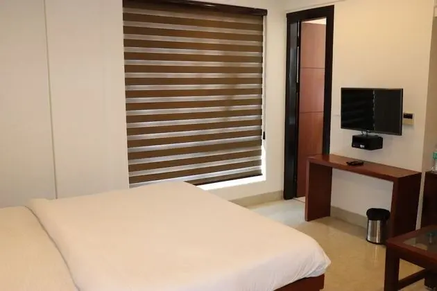 Premium Double Room, 1 King Bed (City View and Mountain View)