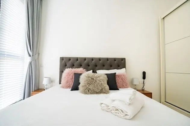 Deluxe Apartment 10