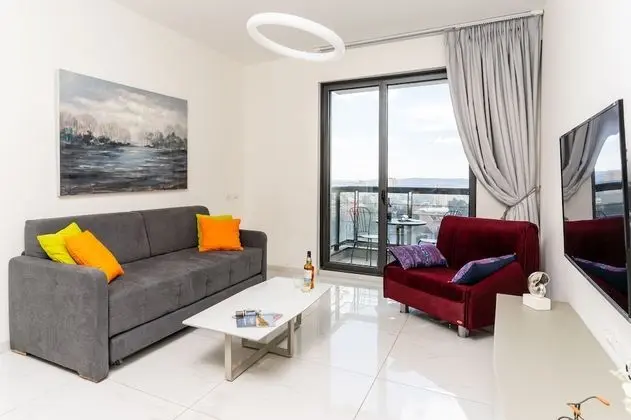 Luxury Apartment 28