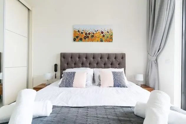 Luxury Apartment 28