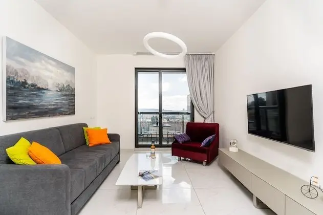 Luxury Apartment 28