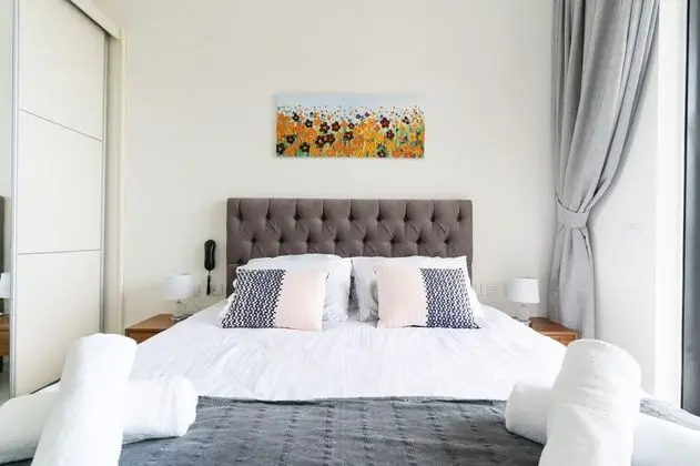 Luxury Apartment 28