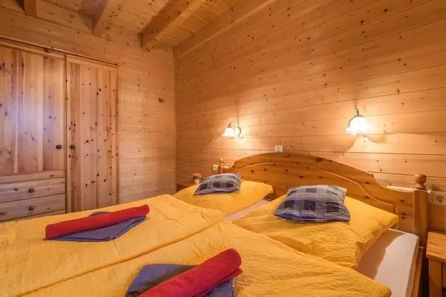 Ev (incl. laundry & cleaning fee)