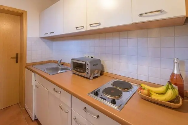 Ev (incl. laundry & cleaning fee)