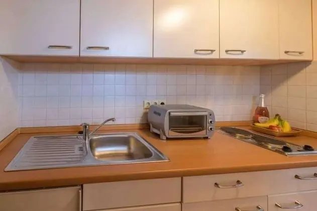 Ev (incl. laundry & cleaning fee)