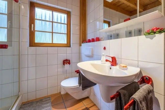 Ev (incl. laundry & cleaning fee)