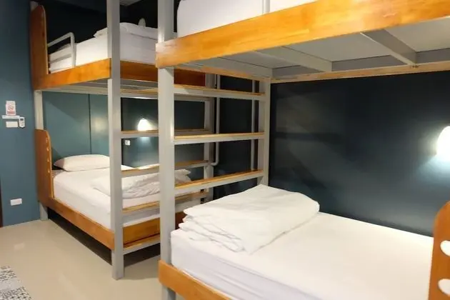 10 Bed Mixed Dorm
