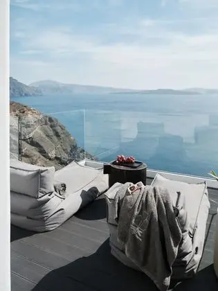 Deluxe Suite outdoor hot tub sea view