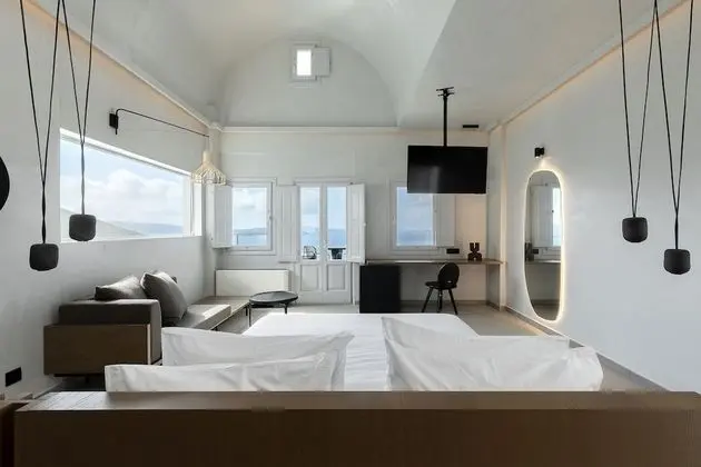 Deluxe Suite outdoor hot tub sea view