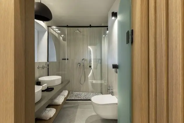 Deluxe Suite outdoor hot tub sea view