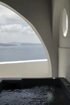 Deluxe Suite outdoor hot tub sea view