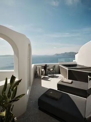 Junior Suite outdoor hot tub sea view