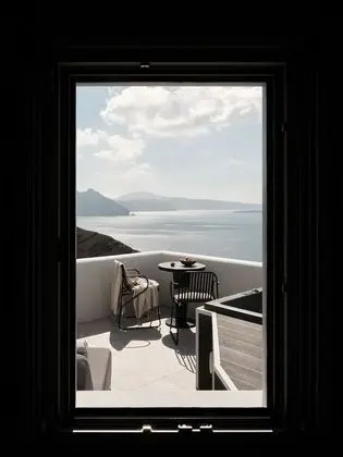 Junior Suite outdoor hot tub sea view