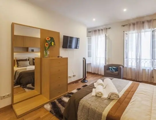 Private Suites Downtown, 2 Beds, City View