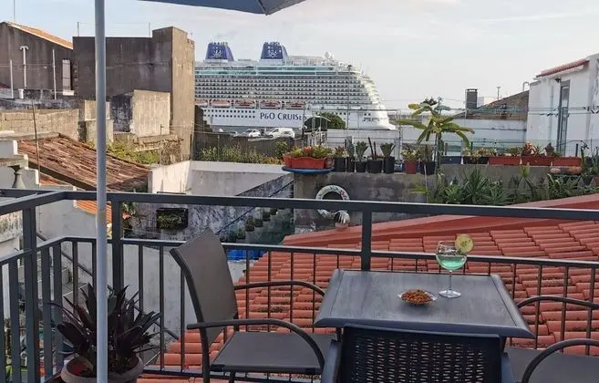 Private Suites Downtown, 2 Beds, City View