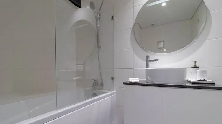 Premium Residence, 2 Bedrooms, Garden View (Coliseu B1)