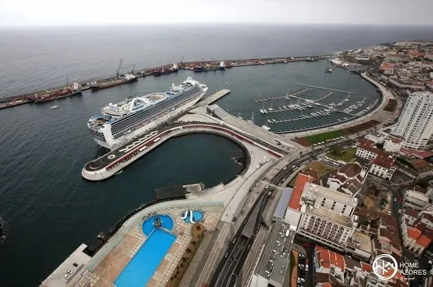 Panoramic Apartment, 2 Bedrooms, Balcony, Mountain View