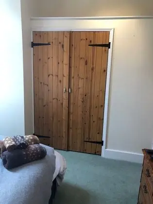 King Room, Shared Bathroom (The South Wing)